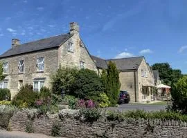 Pettifers Freehouse Hotel