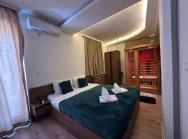 Aqua Studios with Spa & Free Parking