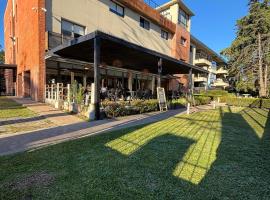 Pilar Suites by Viva, hotel en Pilar