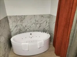 B&B Mary House con vasca idromassaggio Jacuzzi al centro di Salerno
