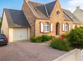 Maison chaleureuse à Erquy avec jardin et parking
