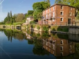 3 Bedroom House - Overlooking River - Town Centre