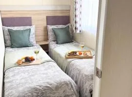 4 bed Caravan, 5 min from beach, Seal Bay West Sands