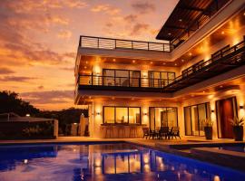 Hillside Luxury Villa Ocean View, Pool & Solar، فندق في مدينة بورتوبرنسس