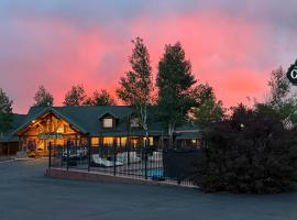 Cabin Creek Inn، فندق في Thayne
