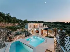 CAVA HOUSE - new two-room villa in an olive grove - private pool and jacuzzi - view of nature - secured parking - perfect location for exploring the island - breakfast included in a nearby restaurant