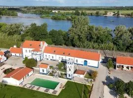 Marchanta Riverside Hotel