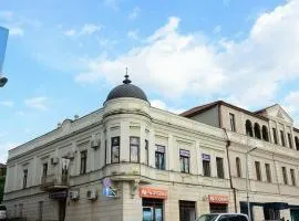 Apartment on Central Square by Kolkheti Fountain