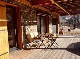 Chalet au pied des montagnes