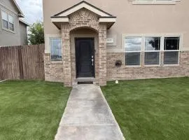 Sunset Retreat, Clean Modern 3BR, Garage, Near 191