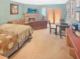 Fireplace Suite 17 at the Nantahala Village