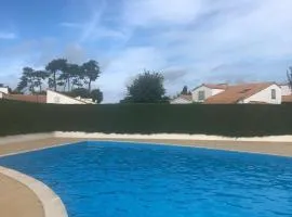 Maison 6 personnes dans domaine avec piscine - plage 800m