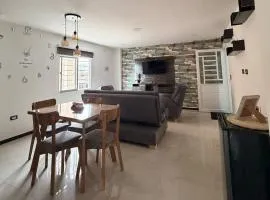 Tranquilo e iluminado apartamento - Desayuno incluido y Parqueadero Moto