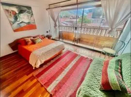 NEW 3BR Loft, City Center, Views, Jacuzzi Tub