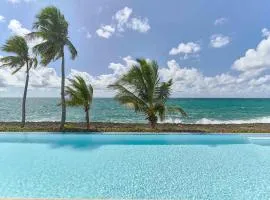 Oceanfront Apartment, Pool, Near the Beach, Large Balcony