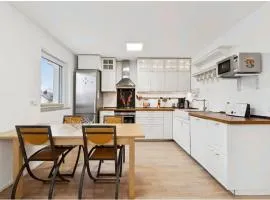 For Business, Families, by Messe Munich ICM, direct Metro 15 min to CityCenter, Oktoberfest, 2-BedRoom full 2-BathRoom, free Parking, Balcony