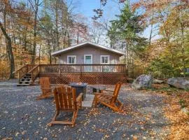 Family Friendly Cabin I Firepit Hot Tub I Poconos