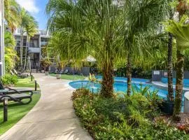 Elevated Noosa Escape - Heated Pool Spa & Walk to River