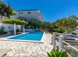 Apartments with swimming pool Mimice, Omis - 27510