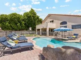 Resort-Style 5BR Heated Pool Putting Green