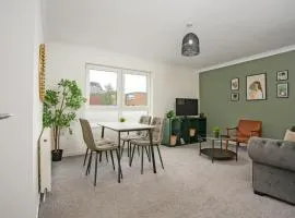 2BR Flat Free Parking Near Hampden and O2 Academy
