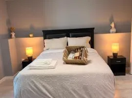 Spacious Room Near Downtown New Milford