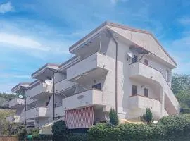 1 Bedroom Cozy Apartment In Sparvasile