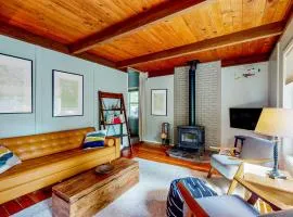 Wooded-View Decks: Family Cabin Retreat in Deming