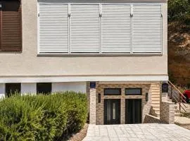 Lovely Apartment In Mimice With Wifi