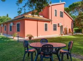 Pet Friendly Apartment In Roccastrada With Wifi