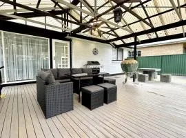 LA MAISON BLEUE - Centrally located 3 Bedroom home in the Southern Highlands