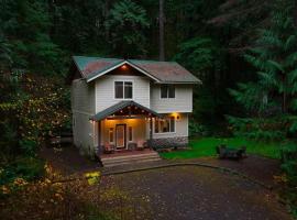 Snowline Hillside Chalet, hotel u gradu Glacier