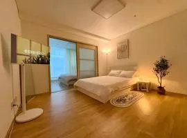 Healing stay just 3 minutes on foot from Gwanghwamun, within walking distance to Myeongdong, Gyeongbokgung, and Insadong