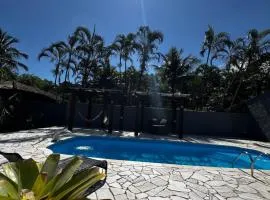 Chalé em Maresias - Quintal Privativo - Pet Friendly 4 Hóspedes