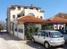 Apartments and rooms Pavicini, Marcana - 27728