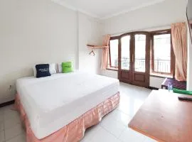 Urbanview Hotel Grand Palem near Alun Alun Batu