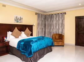 Zambezi Junction Lodge & Serengeti Restaurant, hotel di Livingstone