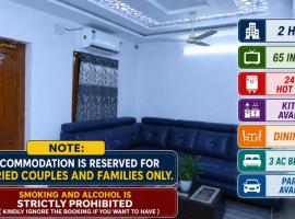 R Homestay، فندق في Pālakollu