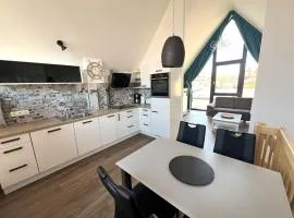 Ferienwohnung "Hafenlounge" in Heiligenhafen für bis zu 4 Personen. Modern ausgestattet, mit Balkon, nahe Ostsee und Yachthafen – ideal für Ihren Ostseeurlaub