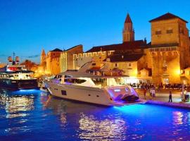 Apartments Silvana, guest house in Trogir
