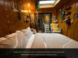 Private Garden Suite with Exclusive Living Room - Shared Home
