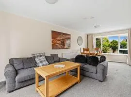 3bed house with garden and free parking