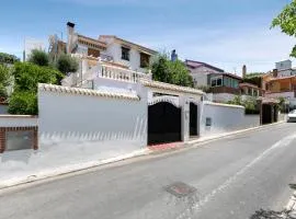 Luxury Villa with swiming pool next to Granada