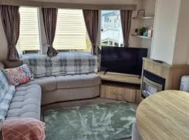2 Bed Caravan - Sleeps 4 - Free Parking