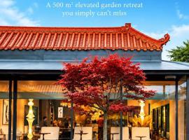 Terra Art Zen Hotel with Rooftop Zen Garden, Veggie Dining,Pick-up service,English speaking,Free Laundry, hotel in Chengdu