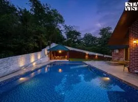 StayVista at Milestone Villa with Pool, Mountain View