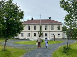 Huså Herrgård, hótel í Järpen