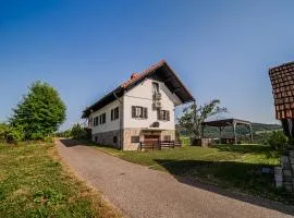 Andy's Holiday Home with HotTub & Sauna