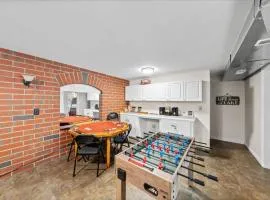 Mountain View Home with Hot Tub
