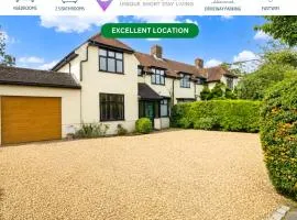 Meadows House I Detached I Driveway Parking I Near Taplow Station with Direct Trains to Central London in 30 minutes I Fast Wifi I Self-Check-In I By Yoko Property